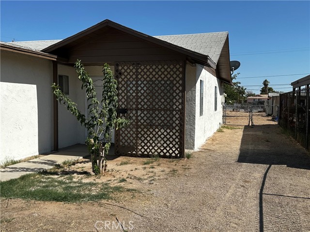 724 E Wisconsin Street, Blythe CA: https://media.crmls.org/medias/2522c572-66fc-4f70-a2e5-d61948bf169d.jpg