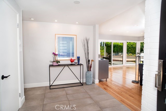 8464 Moorcroft Avenue, West Hills CA: https://media.crmls.org/medias/252385bf-d524-4ebc-945c-63ee9752ded8.jpg