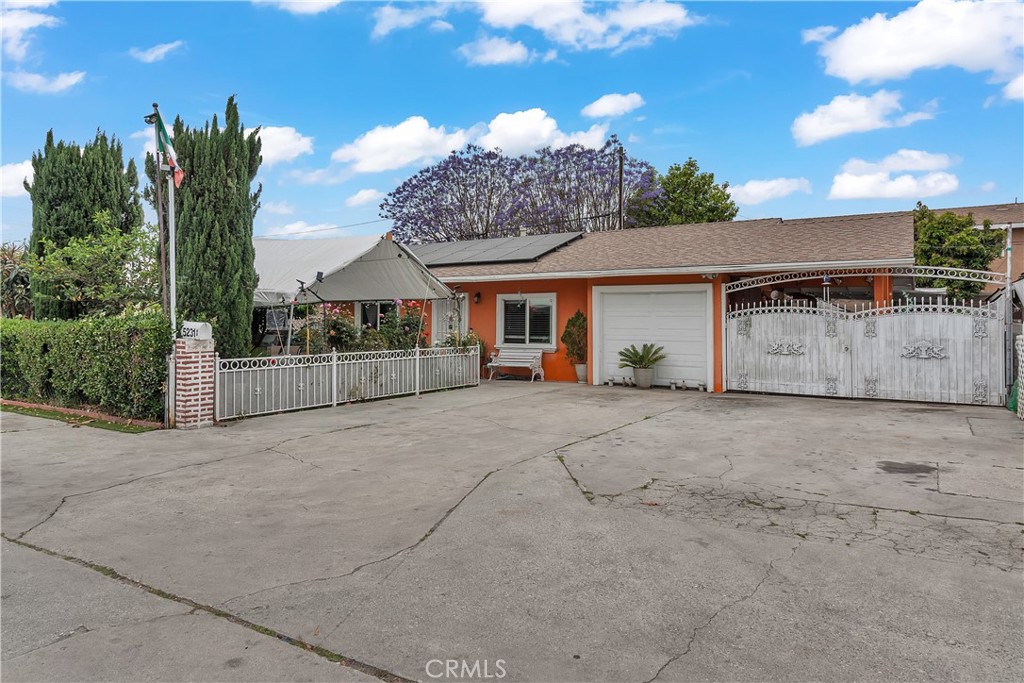 1/2 Clara Street