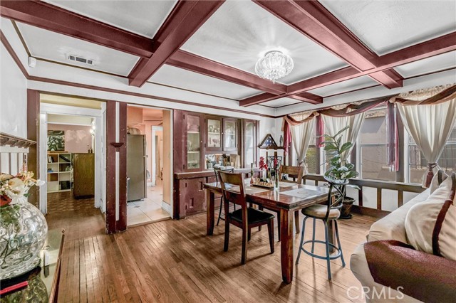 5725 5th Avenue, Los Angeles CA: https://media.crmls.org/medias/2523d743-b9a1-47ef-a0b6-3edad27850de.jpg