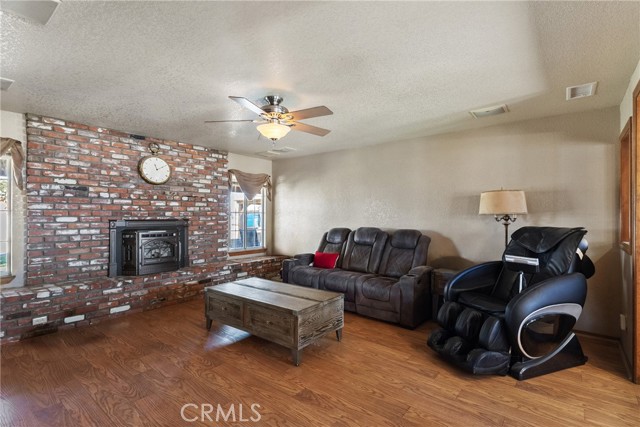 Detail Gallery Image 8 of 47 For 8727 W Avenue E12, Lancaster,  CA 93536 - 3 Beds | 3 Baths