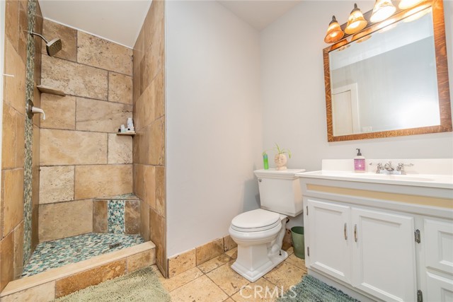 533 Via Vista Dr, Redlands CA: https://media.crmls.org/medias/2524e9ef-110a-4b8a-9b26-9c8caee65e9f.jpg