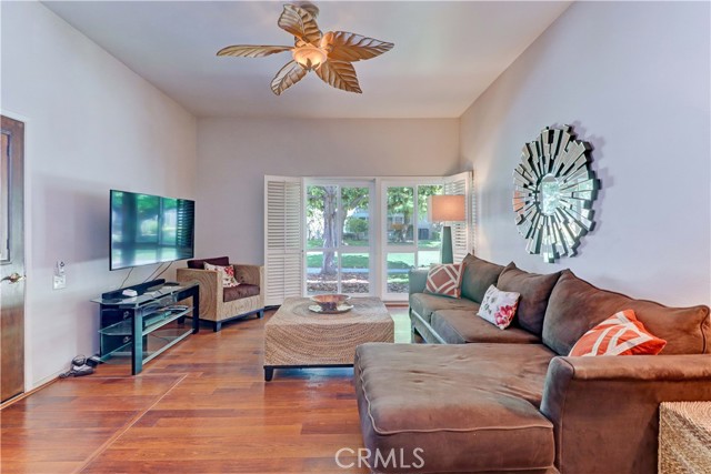 2049 Via Mariposa East, Laguna Woods CA: https://media.crmls.org/medias/2524f886-2d59-4de2-9ca4-5b480e4ff562.jpg