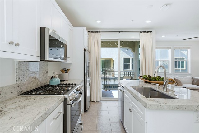 Detail Gallery Image 9 of 45 For 18315 Iris Ln, Yorba Linda,  CA 92886 - 2 Beds | 2/1 Baths