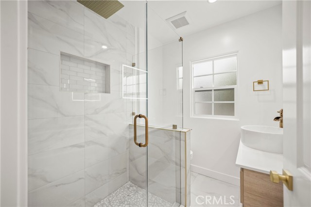 620 E Elmwood Avenue, Burbank CA: https://media.crmls.org/medias/2525a104-ea14-4840-80e2-021cfccd27cf.jpg