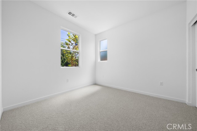 Detail Gallery Image 22 of 28 For 9423 N Sepulveda Blvd #1,  North Hills,  CA 91343 - 3 Beds | 3/1 Baths