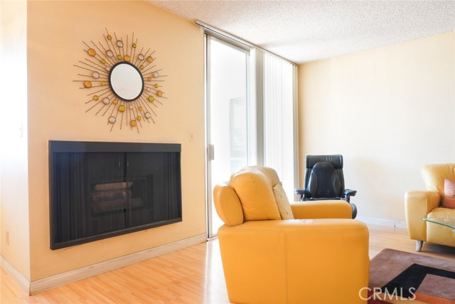 570 W Stocker Street, Glendale CA: https://media.crmls.org/medias/2525dec6-c7c6-44b7-85b4-ecdaff6c7aa8.jpg