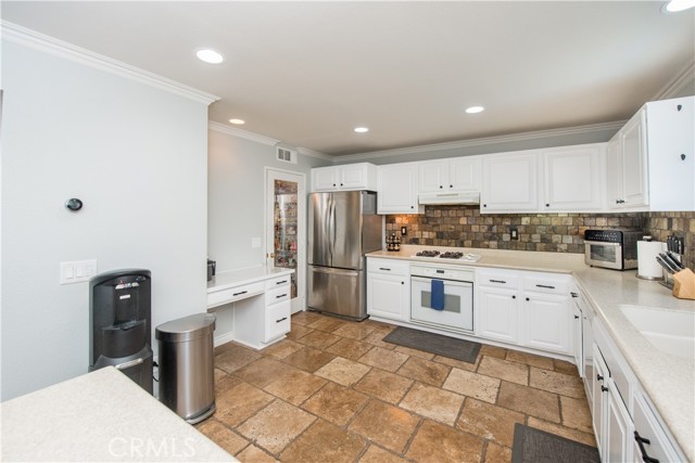 3498 Birchleaf Drive, Corona CA: https://media.crmls.org/medias/2525fb97-5e9e-4421-b561-0dabbc85b9cb.jpg