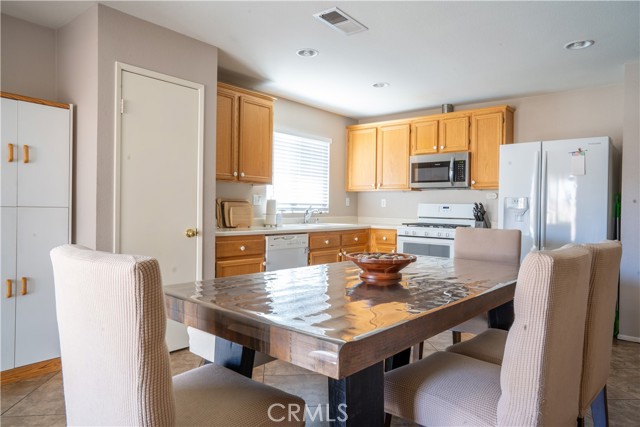 Detail Gallery Image 5 of 16 For 1316 Blazing Star, Perris,  CA 92571 - 4 Beds | 2 Baths