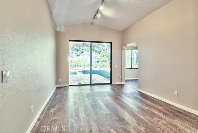 Detail Gallery Image 3 of 19 For 39739 Old Carriage Rd, Murrieta,  CA 92563 - 3 Beds | 2 Baths
