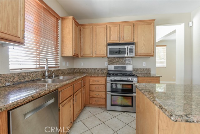 Detail Gallery Image 11 of 36 For 4631 W Avenue J4, Lancaster,  CA 93536 - 6 Beds | 3 Baths