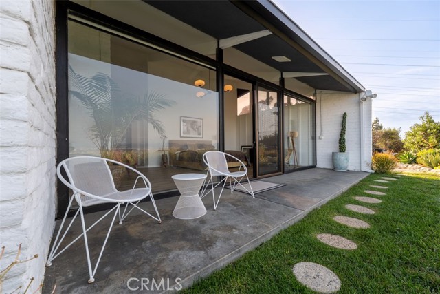 4139 S Cloverdale Avenue, Los Angeles CA: https://media.crmls.org/medias/2526e238-9252-4305-a43e-ddda96c29384.jpg