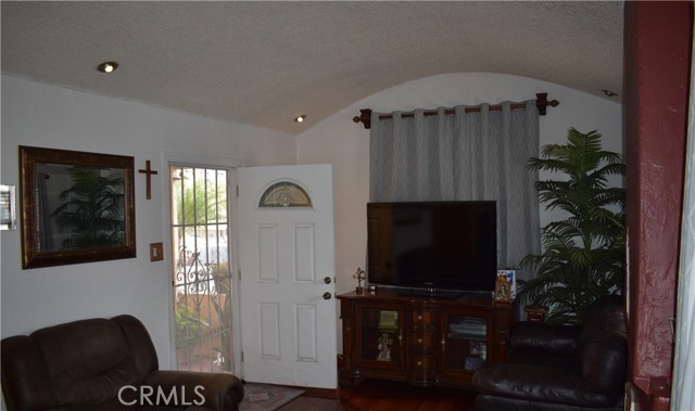 Detail Gallery Image 14 of 18 For 3219 Flower St, Huntington Park,  CA 90255 - 2 Beds | 1 Baths