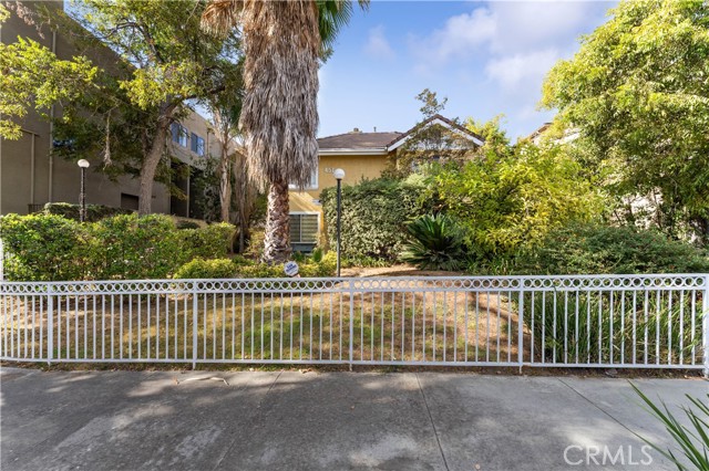 Detail Gallery Image 22 of 23 For 451 S Oakland Ave #4,  Pasadena,  CA 91101 - 2 Beds | 2/1 Baths