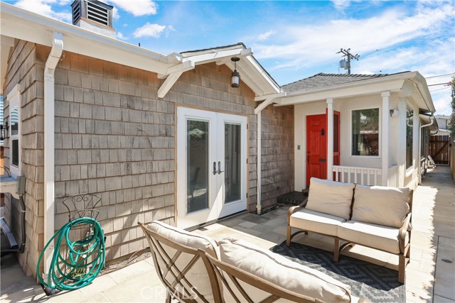 1029 Glenneyre Street, Laguna Beach CA: https://media.crmls.org/medias/2528a2d1-0dfc-447d-b566-861fda814337.jpg