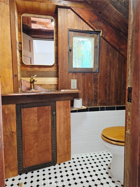 1403 Avon Park, Los Angeles CA: https://media.crmls.org/medias/2528cff8-ea18-4caf-b33c-ca4a72639f18.jpg
