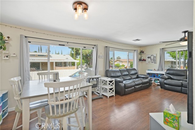 23011 Big Tee Drive, Canyon Lake CA: https://media.crmls.org/medias/25295472-eedc-4b81-931a-34eadadf94a8.jpg