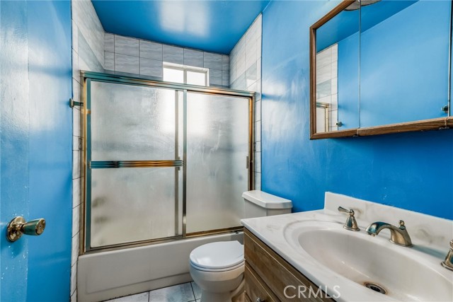 17415 Minnehaha Street, Granada Hills CA: https://media.crmls.org/medias/252ad8a0-05d7-4a87-928d-2fb3514c5728.jpg
