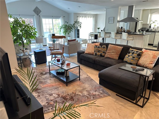 24017 Sylvan Street, Woodland Hills CA: https://media.crmls.org/medias/252b0089-cadd-4a08-bc98-3b0e585940e1.jpg