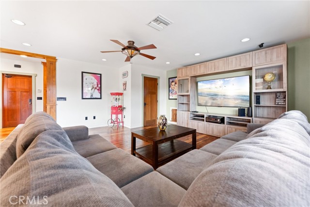 1944 W Lullaby Lane, Anaheim CA: https://media.crmls.org/medias/252baa3b-b1e3-4c38-9eb4-afa90f20ace6.jpg