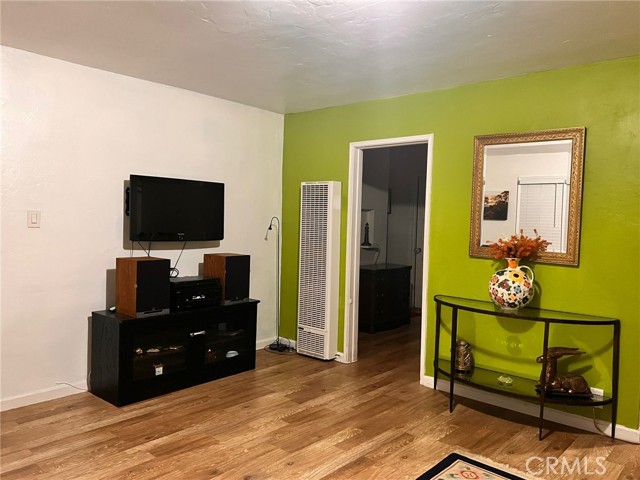 Detail Gallery Image 4 of 8 For 45052 Redwood Ave, Lancaster,  CA 93534 - 2 Beds | 2 Baths