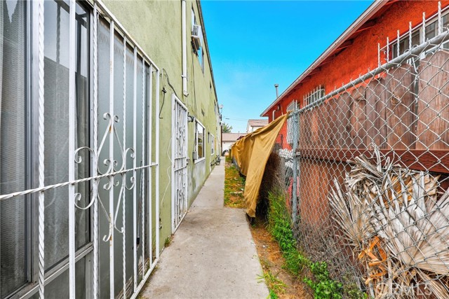 Detail Gallery Image 5 of 11 For 11251 State, Lynwood,  CA 90262 - – Beds | – Baths