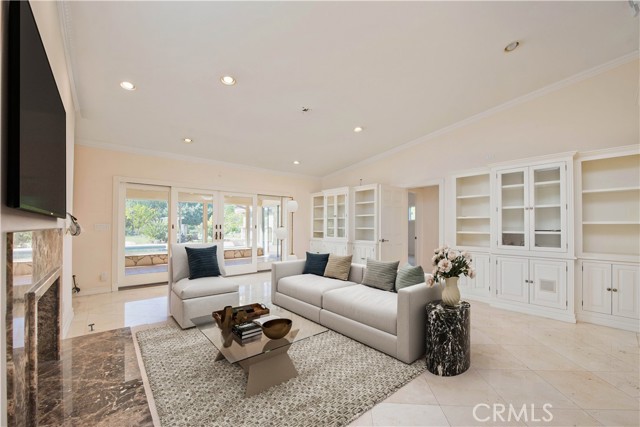 Detail Gallery Image 5 of 32 For 12521 Nedra, Granada Hills,  CA 91344 - 5 Beds | 4 Baths