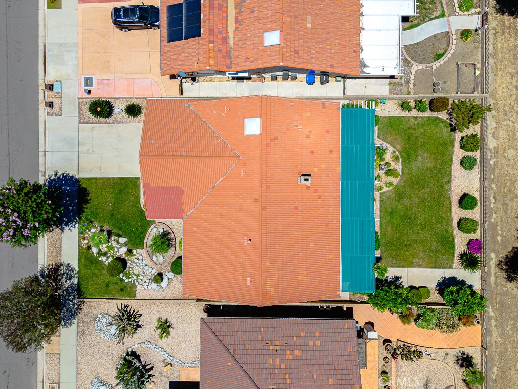 https://media.crmls.org/medias/252c9bf1-e14c-471e-aabb-524f6168fbd6.jpg?preset=X-Large