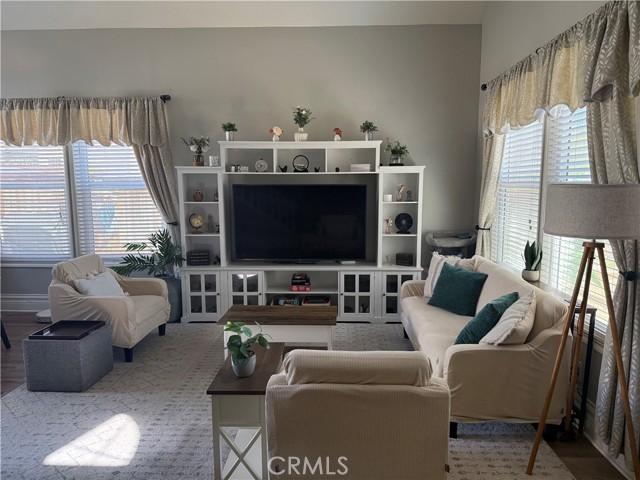 Detail Gallery Image 12 of 61 For 20516 Yate Circle, Riverside,  CA 92508 - 4 Beds | 3 Baths