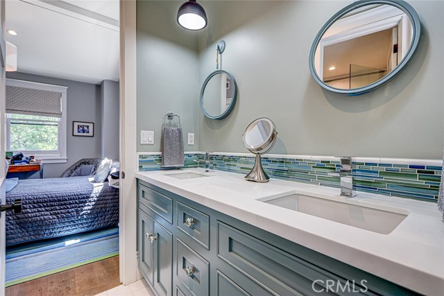 Detail Gallery Image 28 of 35 For 569 33rd, Manhattan Beach,  CA 90266 - 6 Beds | 5/1 Baths