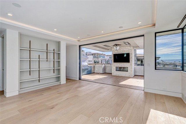 Detail Gallery Image 14 of 47 For 2016 Ocean, Manhattan Beach,  CA 90266 - 5 Beds | 5/2 Baths