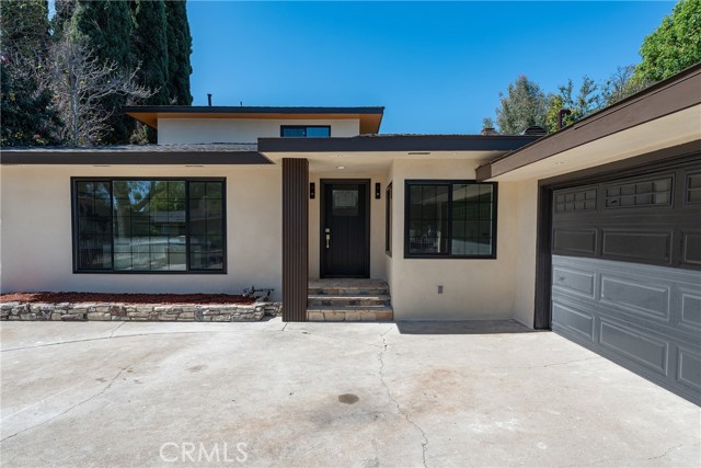 Detail Gallery Image 4 of 51 For 6539 Noble Avenue, Van Nuys,  CA 91411 - 4 Beds | 4 Baths