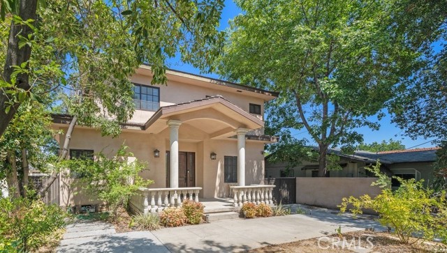 184 S Altadena Drive, Pasadena CA: https://media.crmls.org/medias/252f73c5-8d7e-4db4-a379-1d3e86798d67.jpg