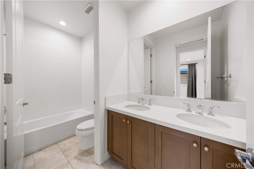 MLS #OC25251209 image #39