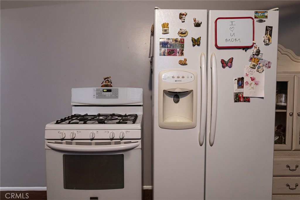 https://media.crmls.org/medias/252ff57b-427e-46ba-8c3d-fdb049676173.jpg?preset=X-Large