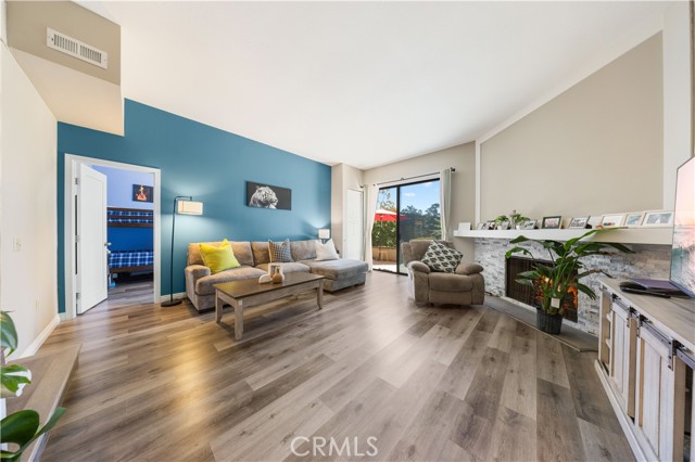 11 Palos, Irvine CA: https://media.crmls.org/medias/25300961-3c00-468d-9df3-626c5dea1b95.jpg
