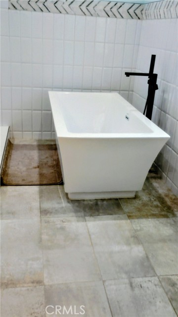 Detail Gallery Image 29 of 37 For 16276 Pacific Cir, Huntington Beach,  CA 92649 - 3 Beds | 5/1 Baths