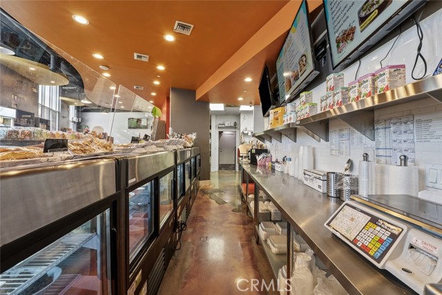 400 E Broadway, Glendale CA: https://media.crmls.org/medias/253169d6-2b63-4a3a-a075-4d25b2114d16.jpg