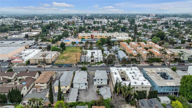 6862 Hazeltine Avenue, Van Nuys CA: https://media.crmls.org/medias/25318ba1-41db-4efd-b8f3-ba08be1243dd.jpg