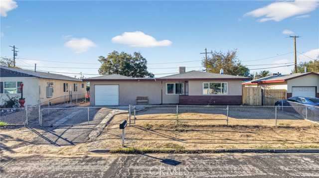 Detail Gallery Image 2 of 42 For 15254 Las Piedras Dr, Victorville,  CA 92395 - 4 Beds | 2 Baths