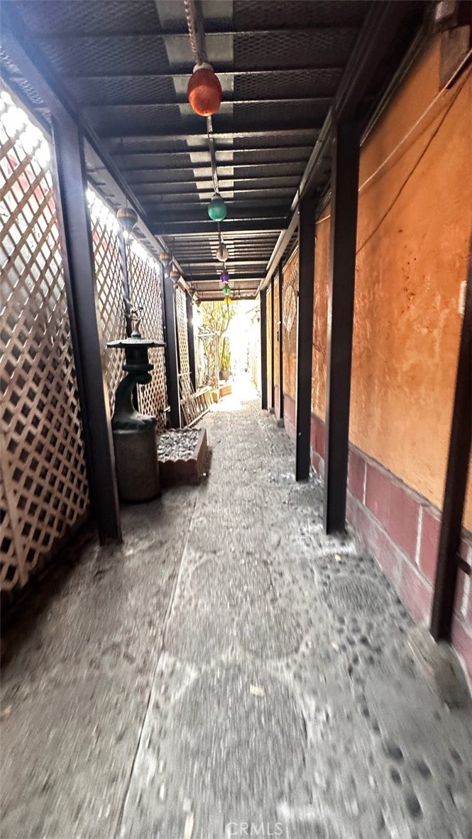 https://media.crmls.org/medias/253365e6-a6f6-4e08-952b-6e25bc4560e8.jpg?preset=X-Large