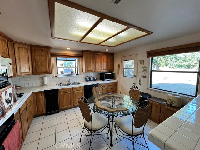 Detail Gallery Image 5 of 23 For 521 E Francisquito Ave, West Covina,  CA 91790 - 4 Beds | 2 Baths