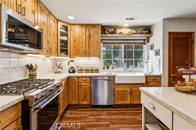 32360 Pine Manor Lane, Running Springs, CA 92382