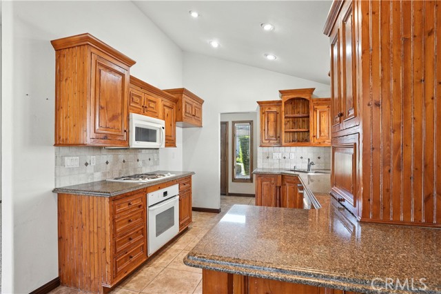 Detail Gallery Image 13 of 59 For 38285 Oaktree, Murrieta,  CA 92562 - 2 Beds | 2/1 Baths