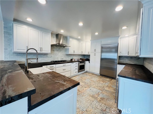 22005 Arrowhead Lane, Lake Forest CA: https://media.crmls.org/medias/2534d5f6-0eaf-405a-9ec4-79d82304450f.jpg