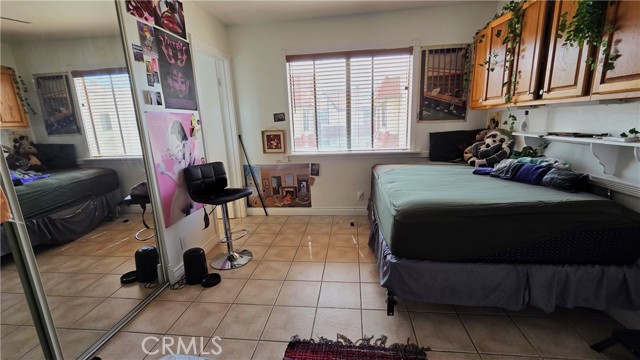 Detail Gallery Image 6 of 17 For 27657 Ironstone Dr #2,  Canyon Country,  CA 91387 - 2 Beds | 2/1 Baths