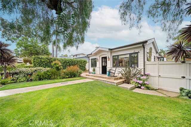 411 Poplar Street, Laguna Beach CA: https://media.crmls.org/medias/25357de9-82d5-4478-91f1-519796967c23.jpg