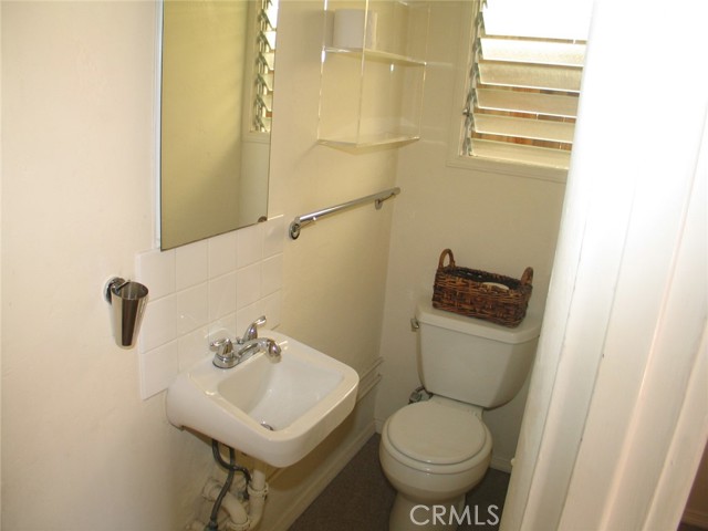 1610 Park Avenue, Newport Beach CA: https://media.crmls.org/medias/2535b558-592f-42d0-a2b1-dda028199de7.jpg