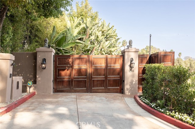 1316 Beverly Grove PL