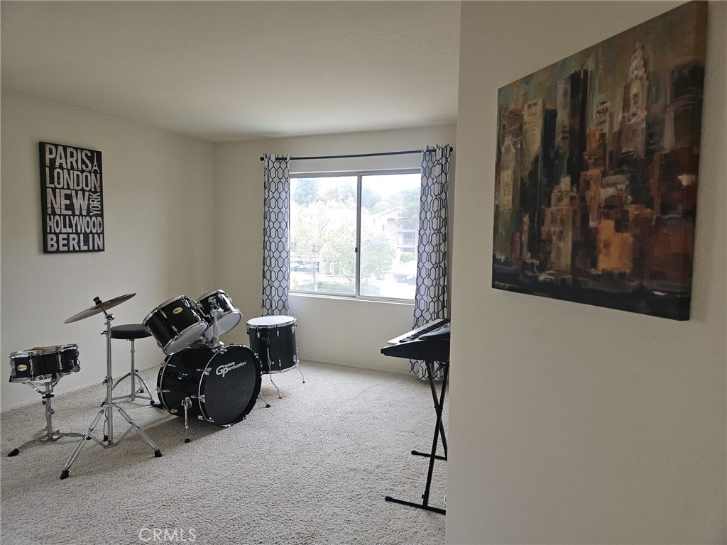 https://media.crmls.org/medias/25363be4-c218-45cc-ab3b-08d377eabe72.jpg?preset=X-Large